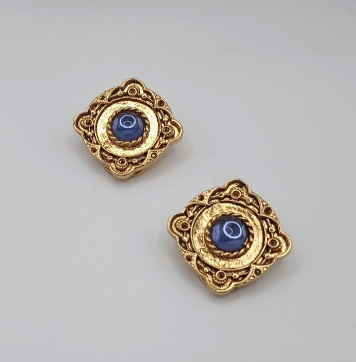 Vintage Vendome violet blue cabochon mogul gripoix style clip on earrings