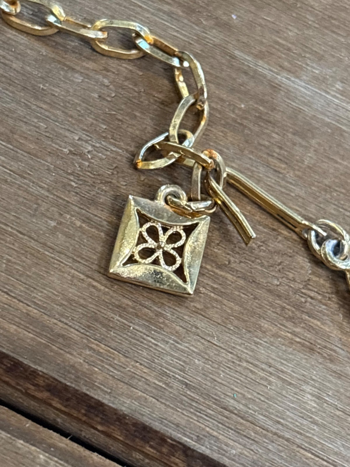 Vintage Gold-Tone Oval Link Necklace With Filigree Design & Hook Clasp