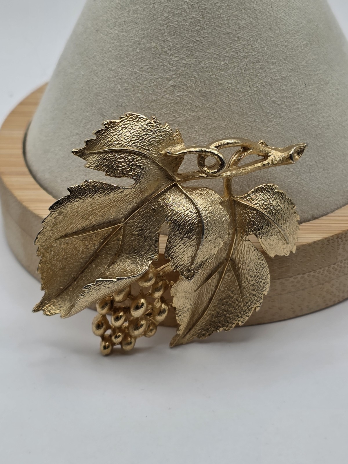 Vintage Lisner Grape Cluster Brooch Gold Tone Signed