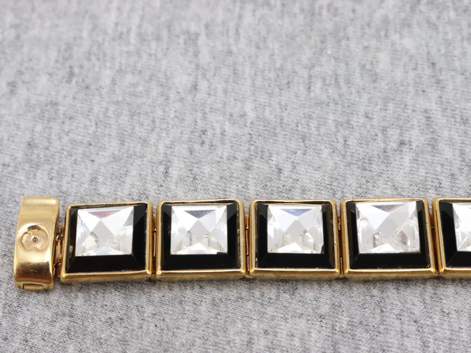 7″ Vintage Henri Bendel Square Crystal Rhinestone Clasp Bracelet Gold Tone Heavy