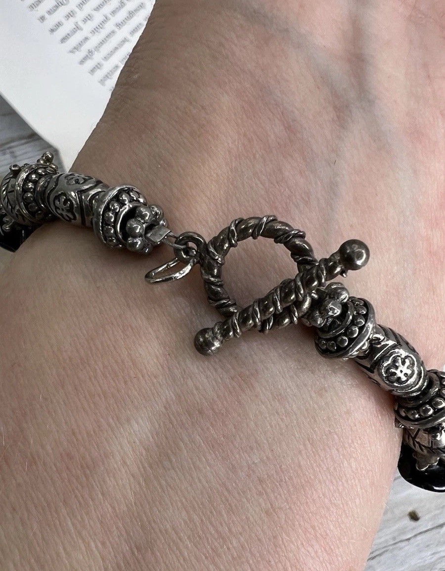 RETRO SILVER & BLACK TONE BEADED BRACELET WITH TOGGLE LOOP COSTUME JEWELRY 🖤