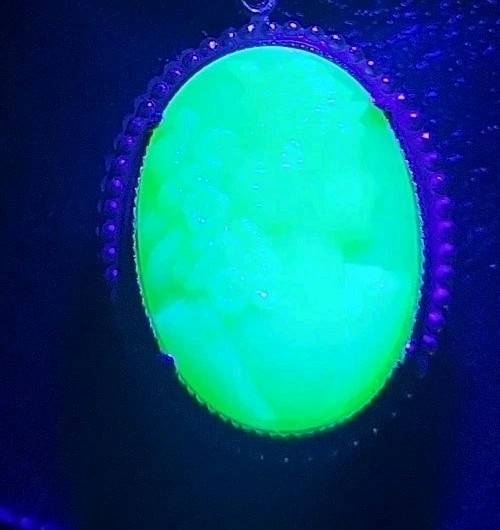 VINTAGE HASKELL 2 LADY CAMEO’S URANIUM GLASS PENDANT MONET BAMBOO NECKLACE OOAK