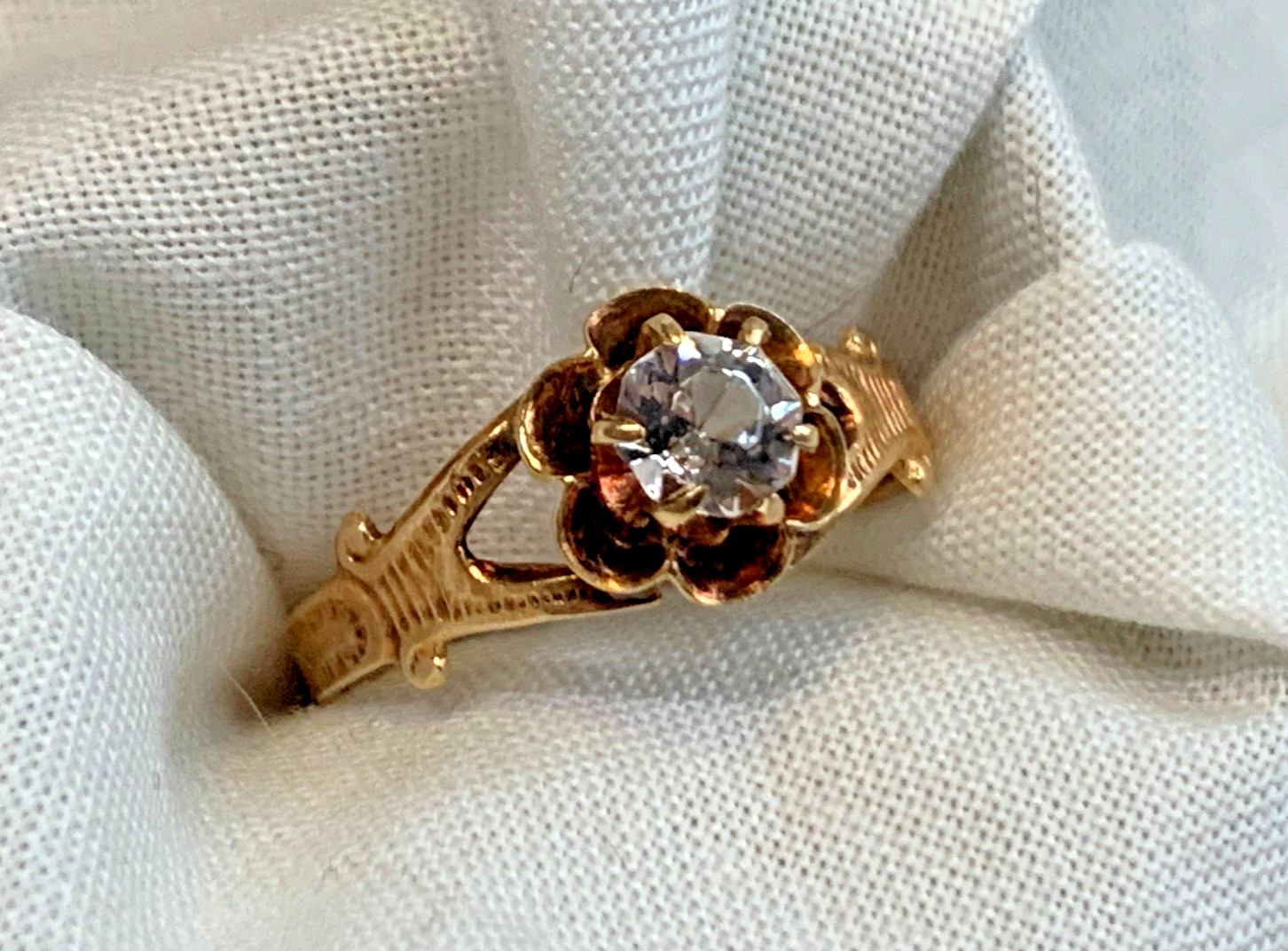 Vtg 14K Yellow Gold Ring 1.7g Fine Jewelry Size 7 Band Clear Round Stone *READ*