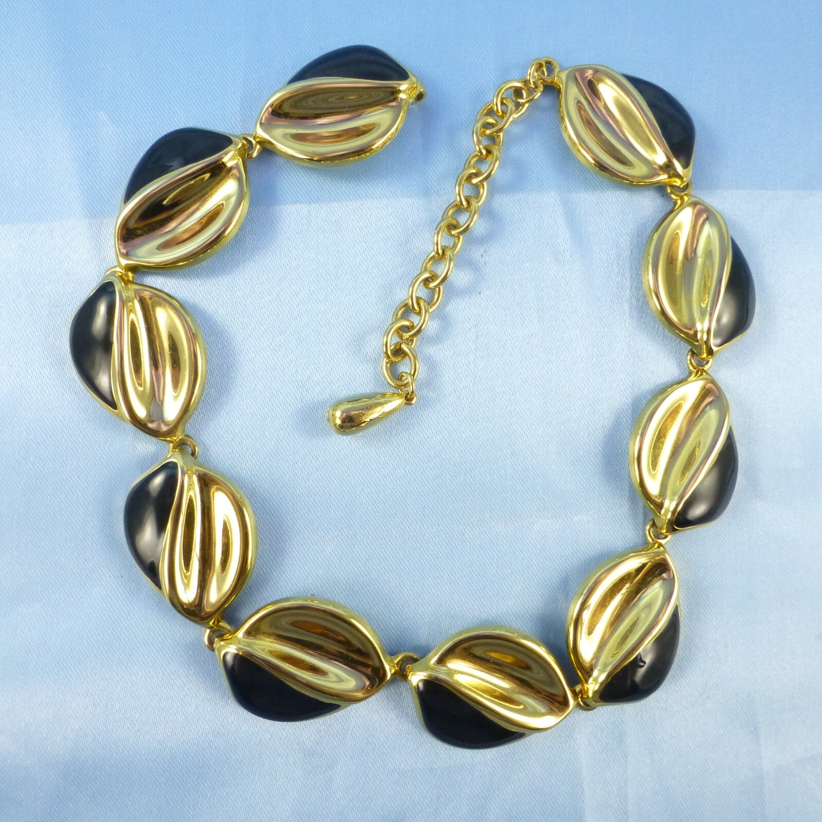 Fashionable Black Enamel on Gold-Tone Articulated Links Necklace Elegant