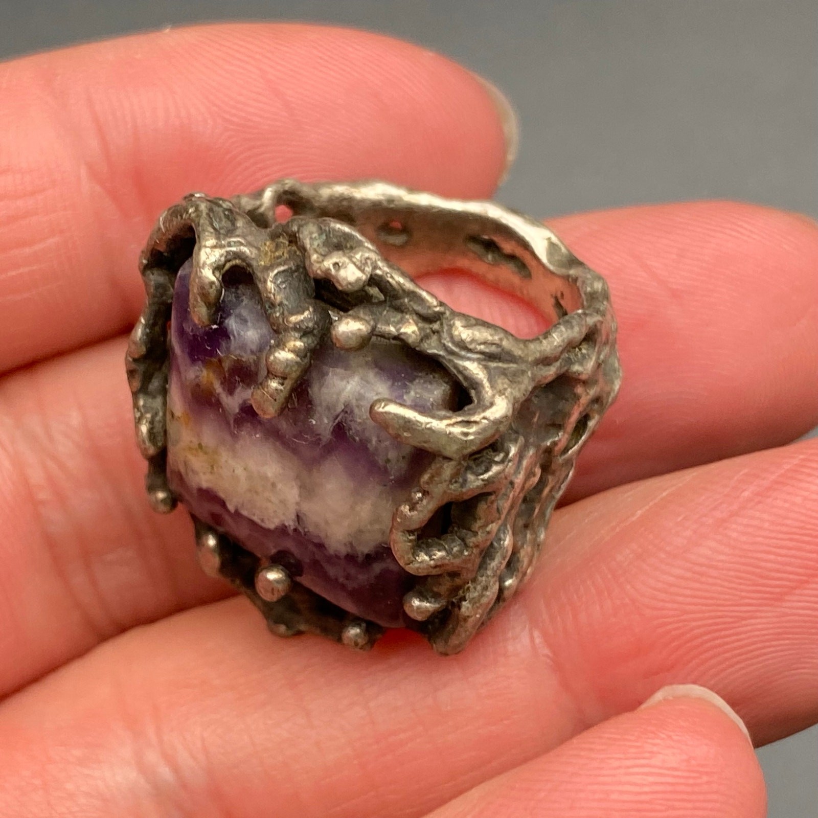 Vintage Brutalist Purple Chevron Amethyst Stone Silver Ring Size 5.5
