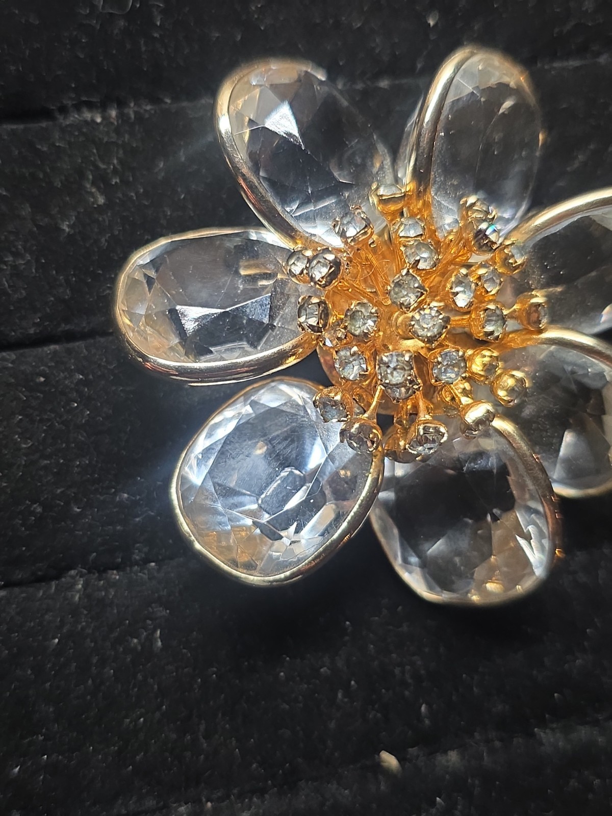 VINTAGE SWAROVSKI FLOWER DAISY GOLD PLATED BROOCH W/ CLEAR RHINESTONE SETTINGS