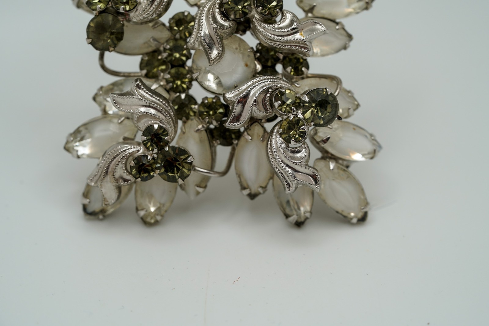 Vintage White Rhinestone Flower Brooch 5.5cm x 5.5cm JB45