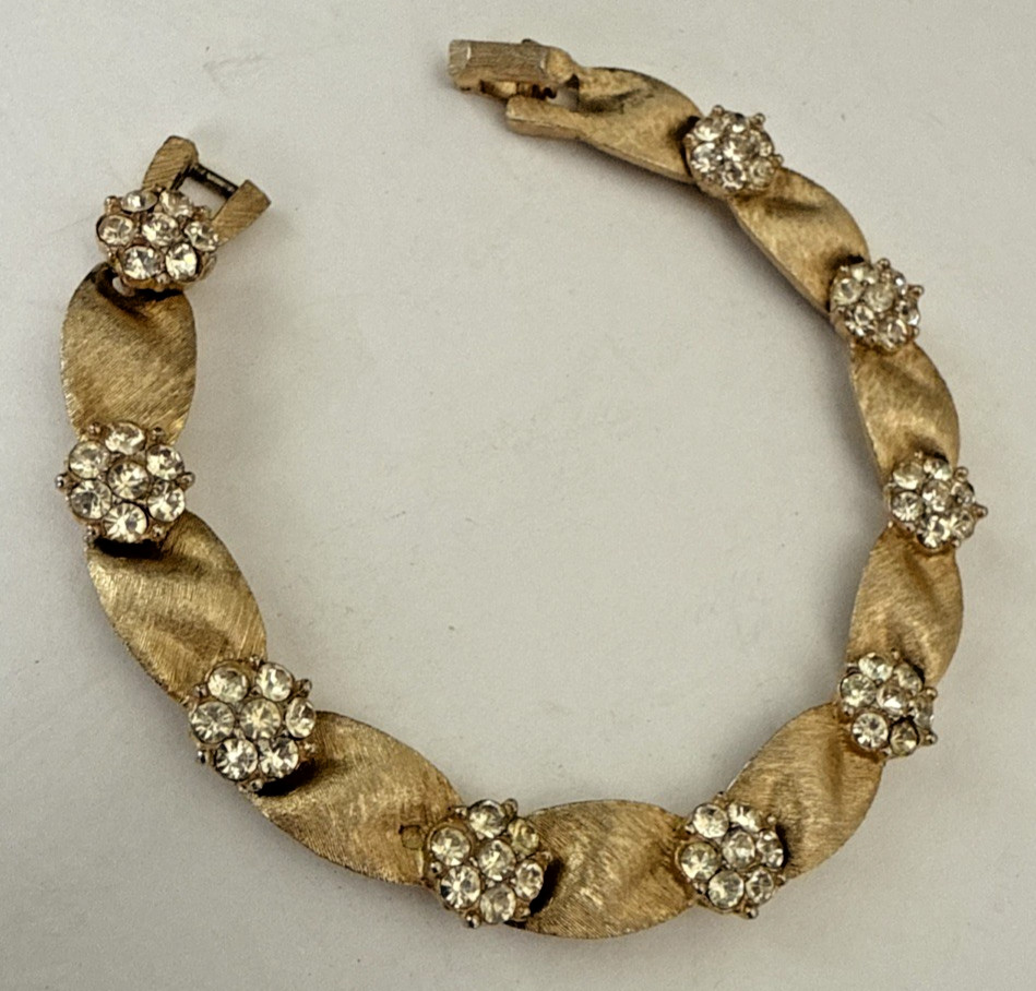 Trifari Link Bracelet April Birthday Series Ribbon Flower Clear Rhinestone