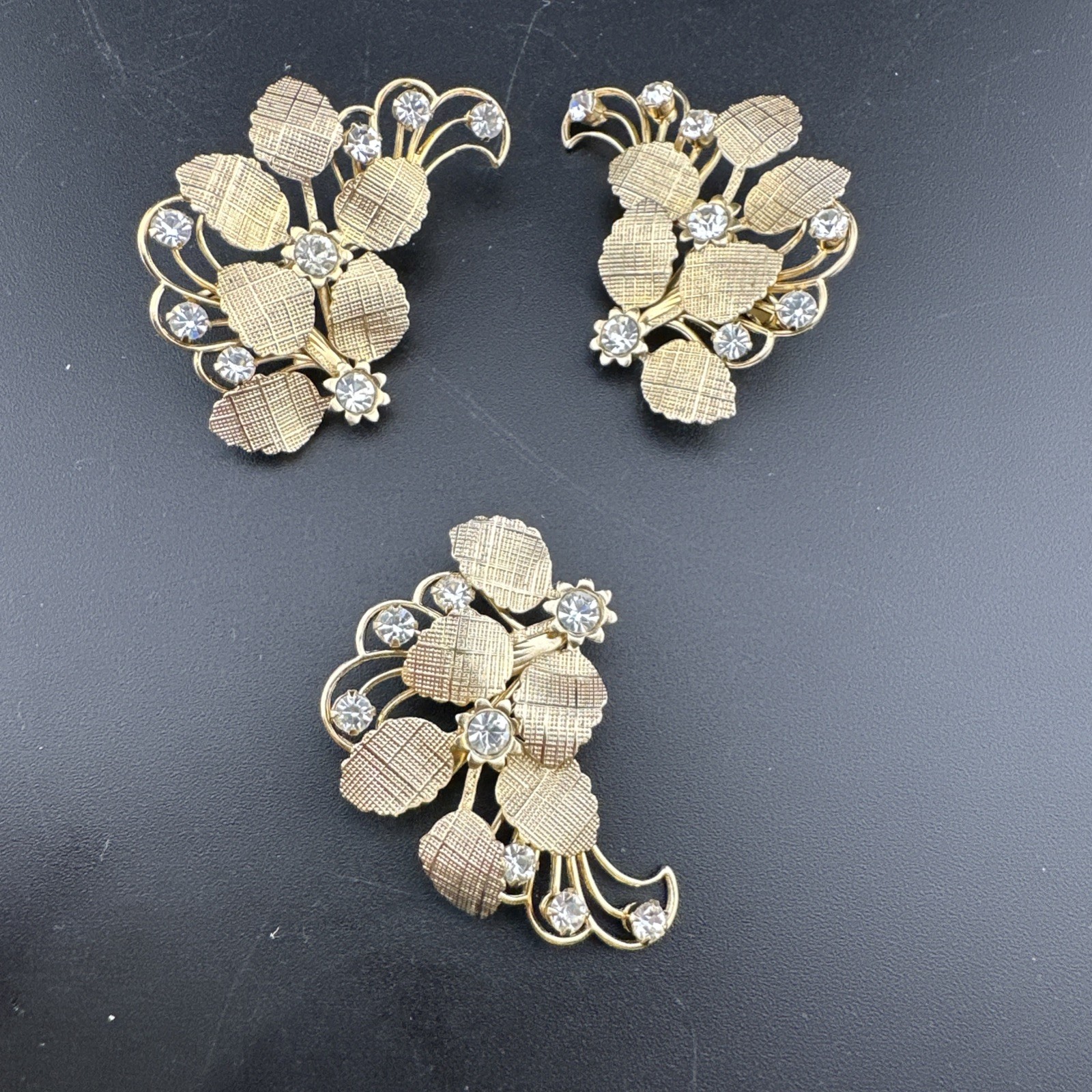 Very Pretty Vintage 1950s Rhinestone Flower Earrings And Brooch Set