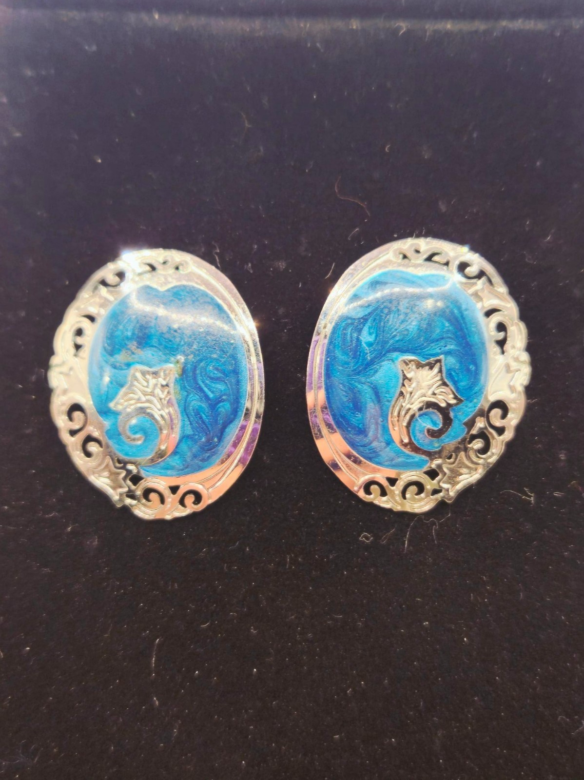 Vtg Silver Tone Vibrant Ocean Blue Enamel Swirl Round Knocker Statement Earrings