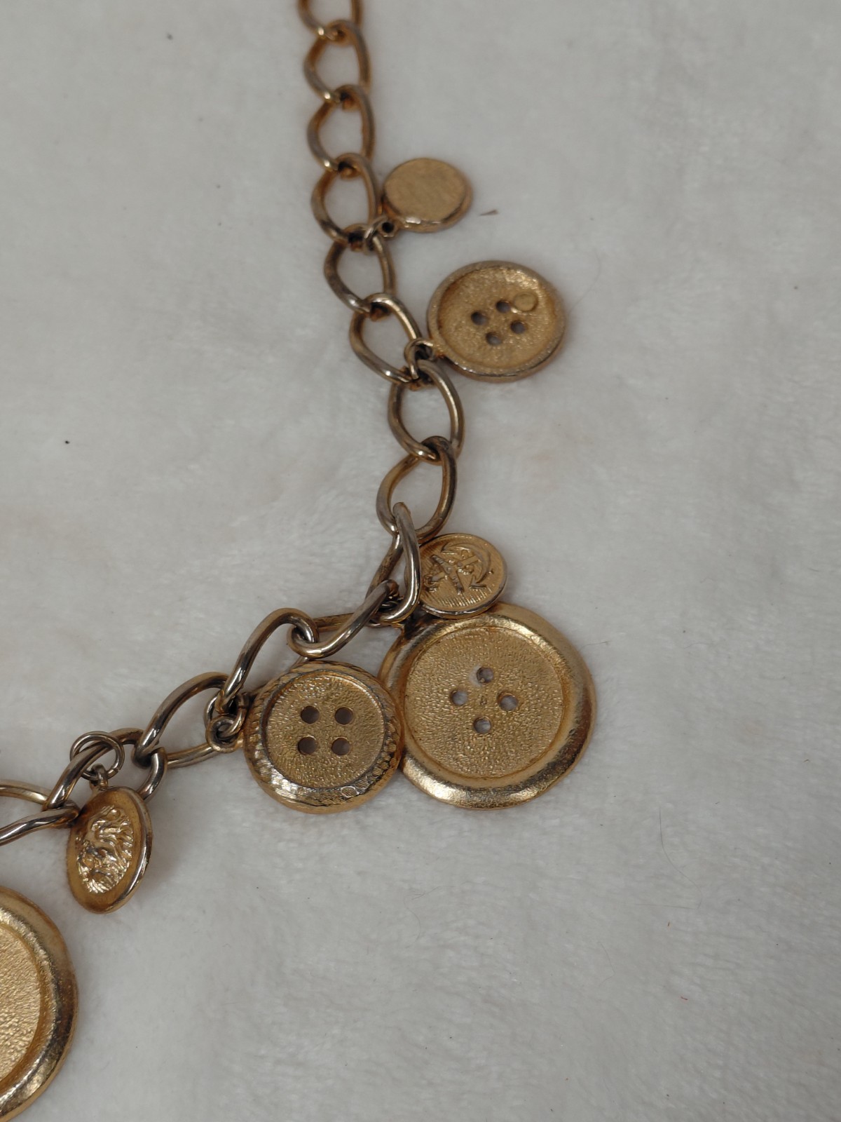 Vintage Gold Tone Button Charm Necklace Runway Statement Chunky Chain Toggle 20″