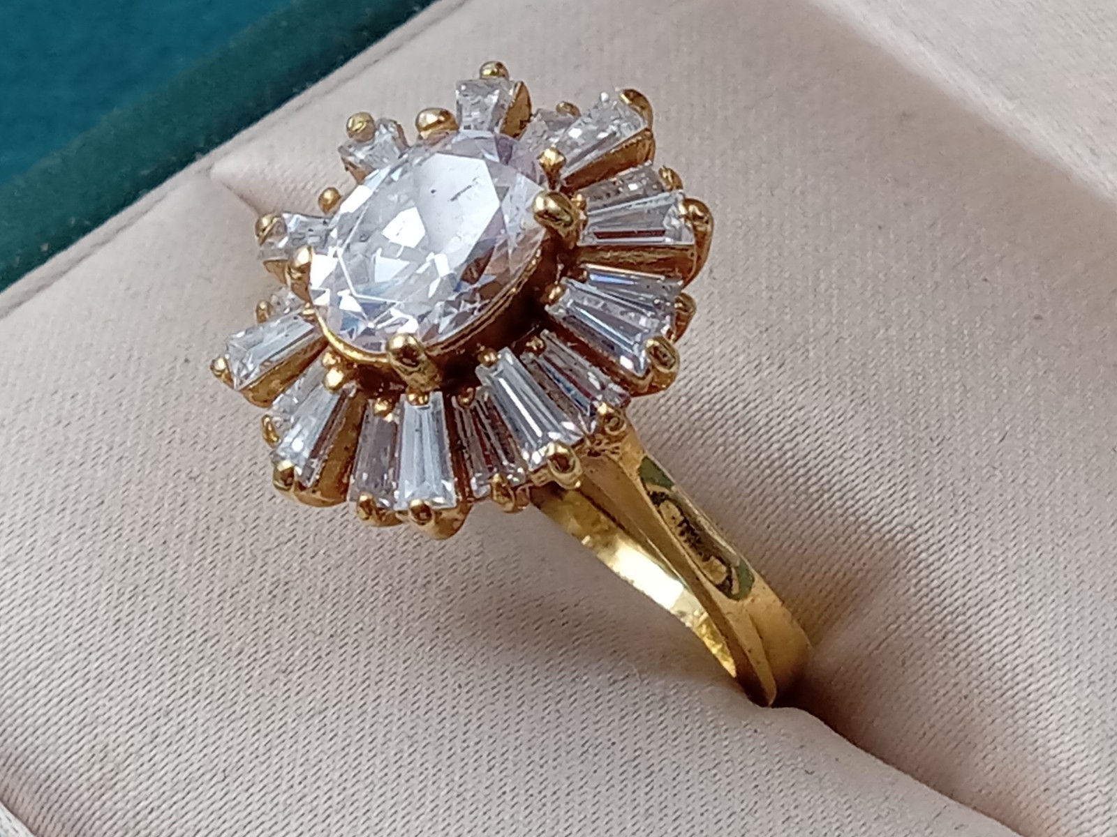 HSN 14 KT Gold Plated Size 7.75 Ring w. Clear Stone Setting in Burst Pattern