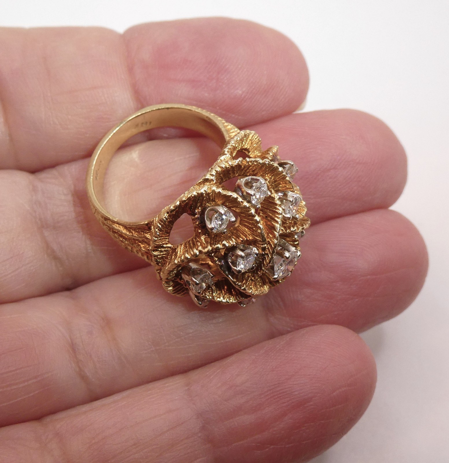 Vintage Estate 18K Gold LEON Ring Textured Ribbon Dome Bombe Diamond 11g 1cttw
