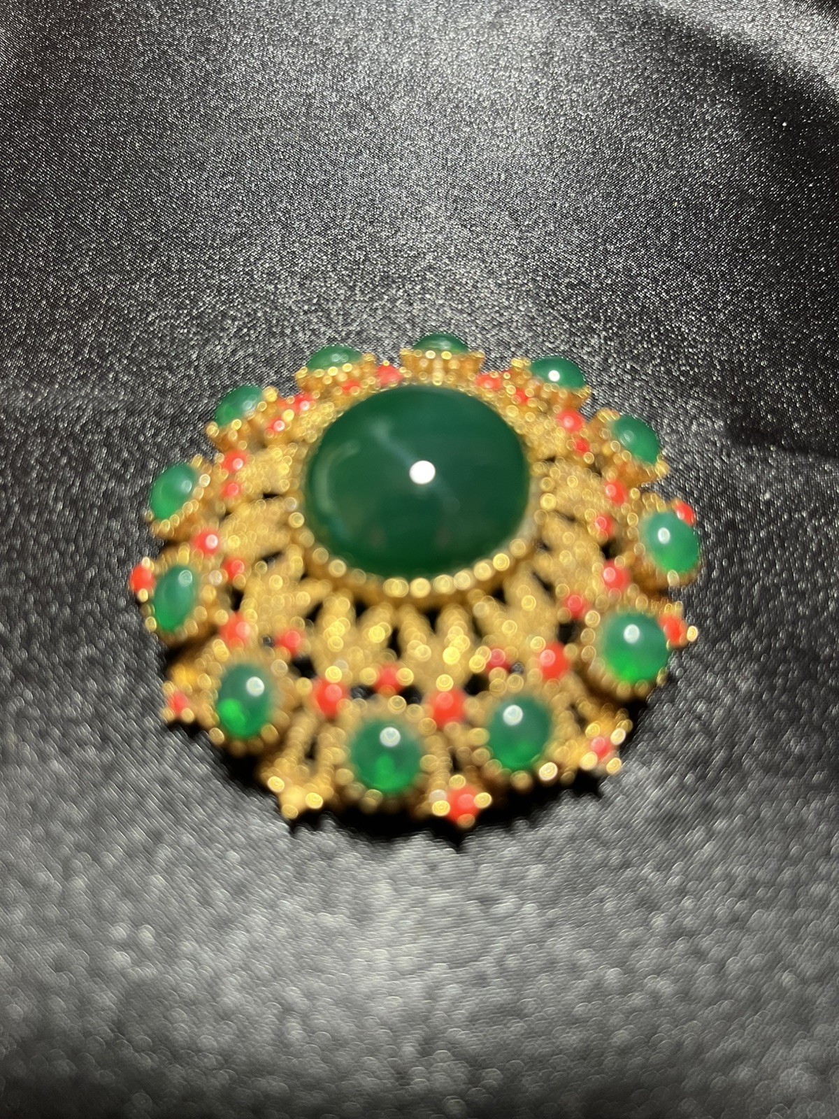 Vintage Signed SPHINX Gripoix Cabochon Peking Glass Brooch