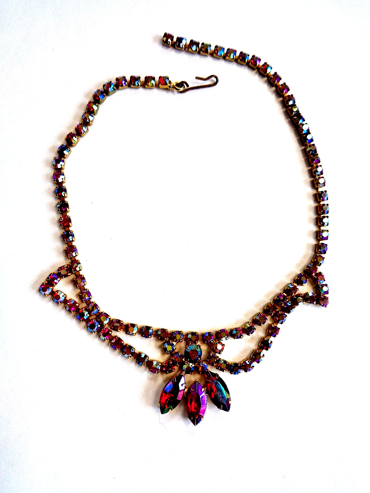 Vintage Stunning Red AB Rhinestone Choker Necklace – Beautiful irridencense