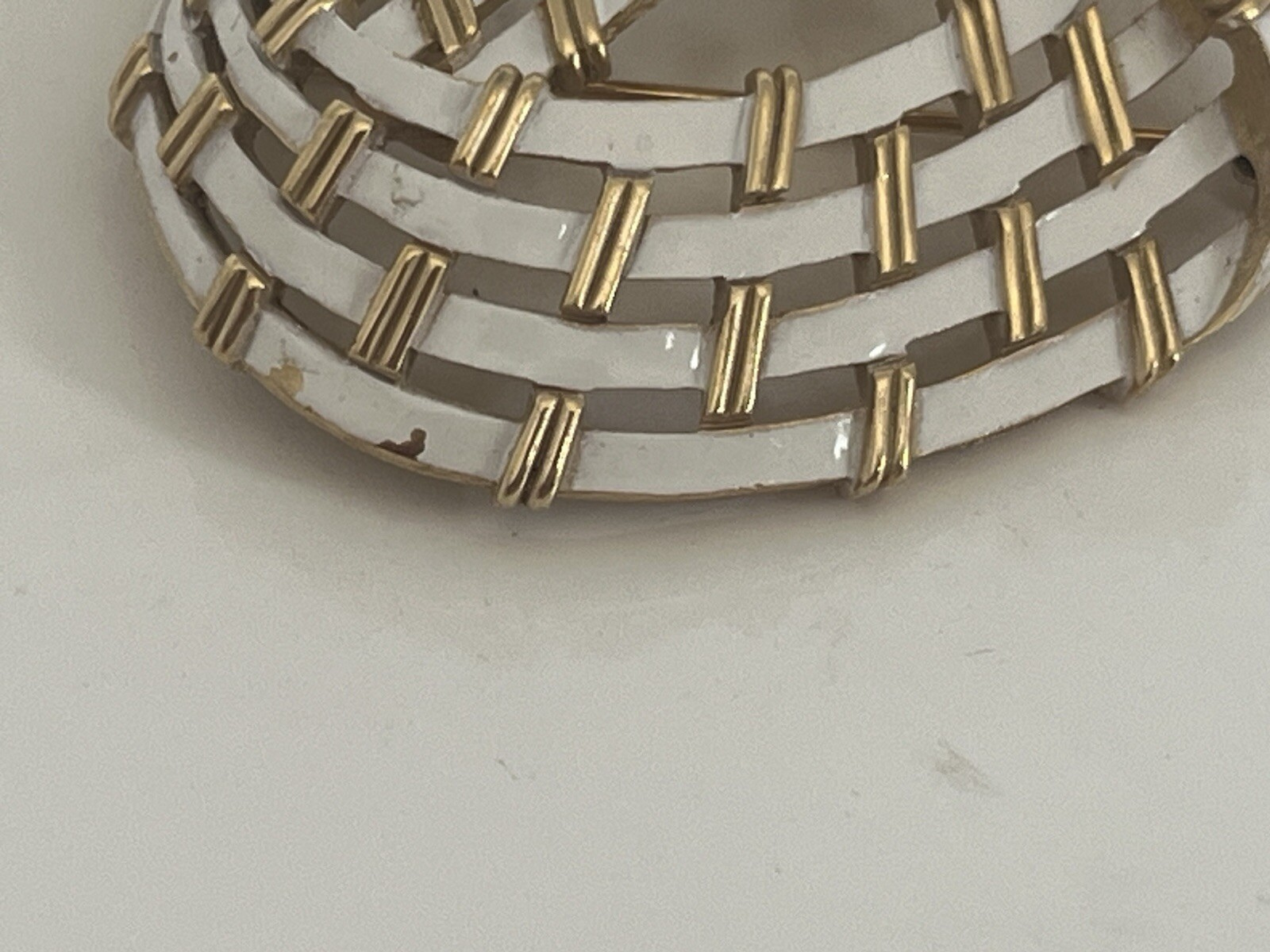 Vtg Signed TRIFARI Basket Weave Elliptical Brooch -White Enamel Goldtone 2″