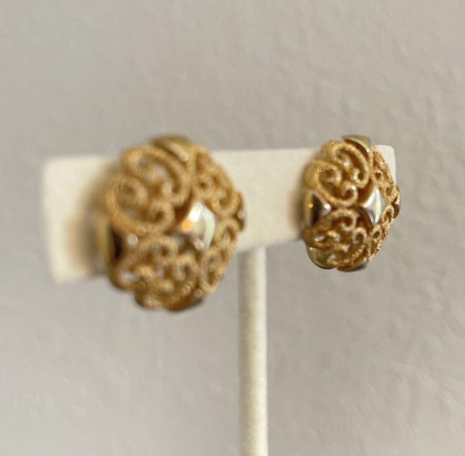 Vintage Avon Precious Pretenders Clip On Earrings Gold Tone Filigree 1971