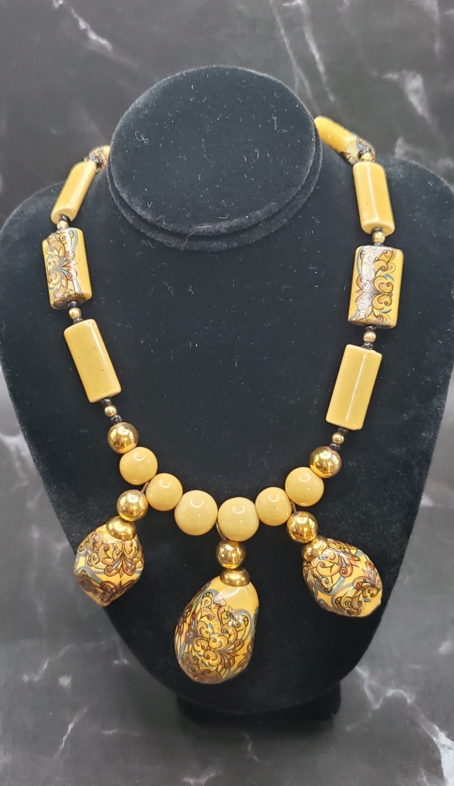 VTG Chunky Hand Painted Bead Ceramic & Wood Necklace Accented w/Gold Tone Beads