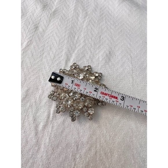 Vtg 3″D Brooch Clear Cut Crystals Silver Tone Beauty Flower Pin Clear Crystal