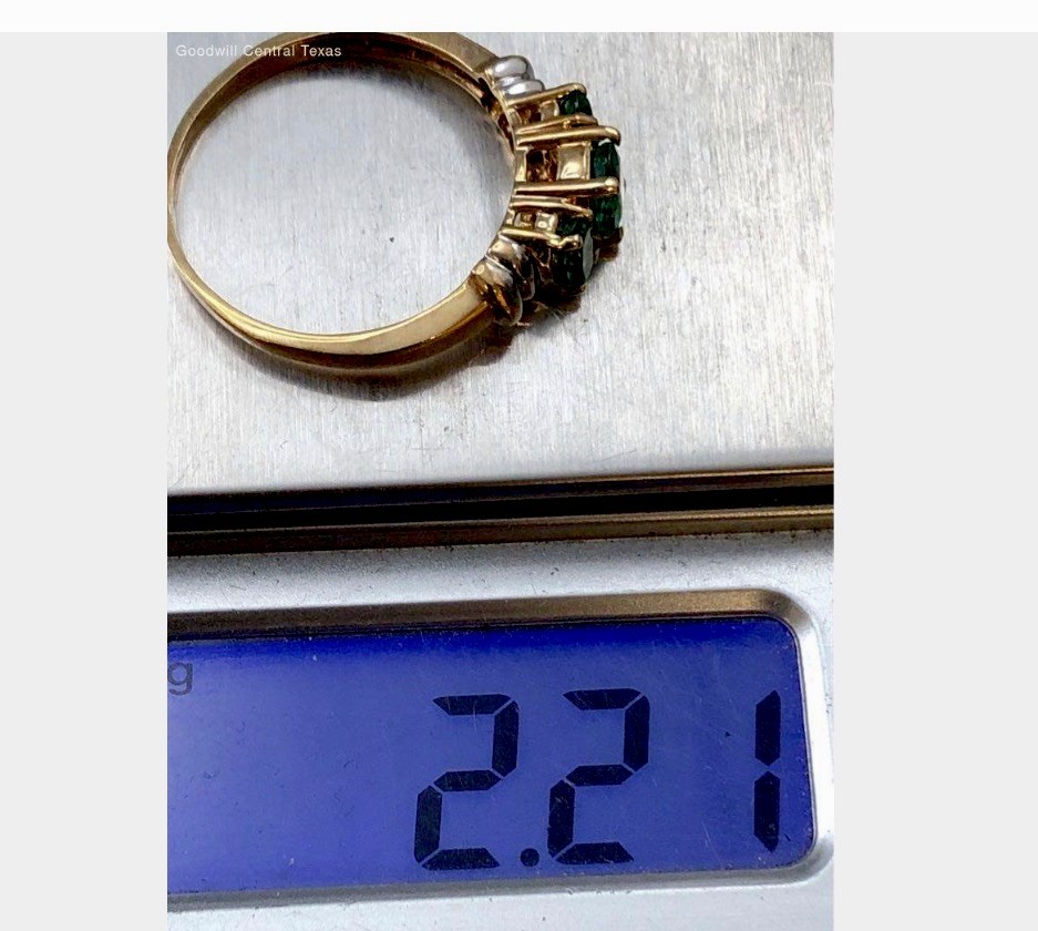 Beautiful 3 Emerald 10k solid gold ring size 8