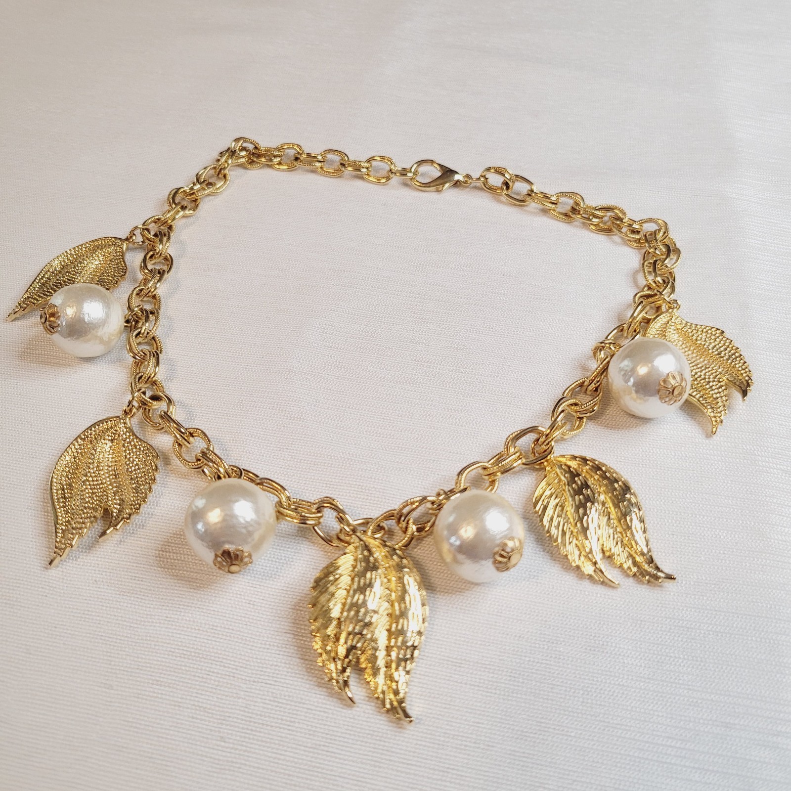 Gold Tone Double Link Rolo Necklace Textured Leaves Simulated Pearls 19 ” EUC