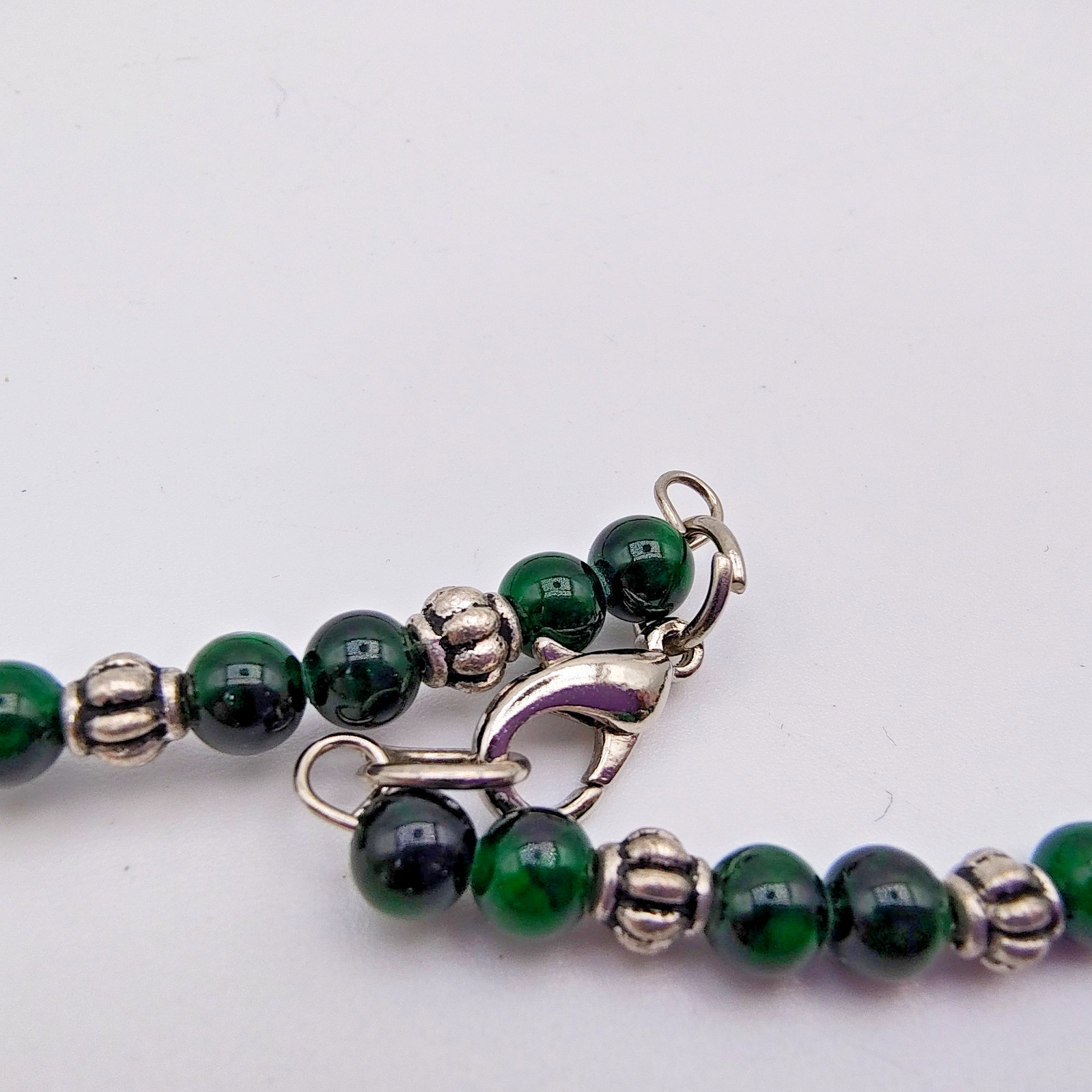 Vintage 90s Choker Necklace Green Glass Bead Dangle Silver Tone Memory Wire