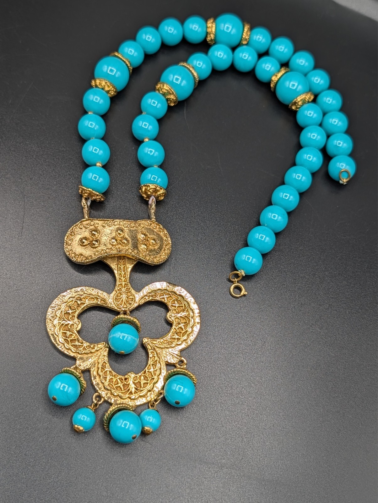 Vintage Runway Style Beaded Statement Pendant Gold-Tone Necklace