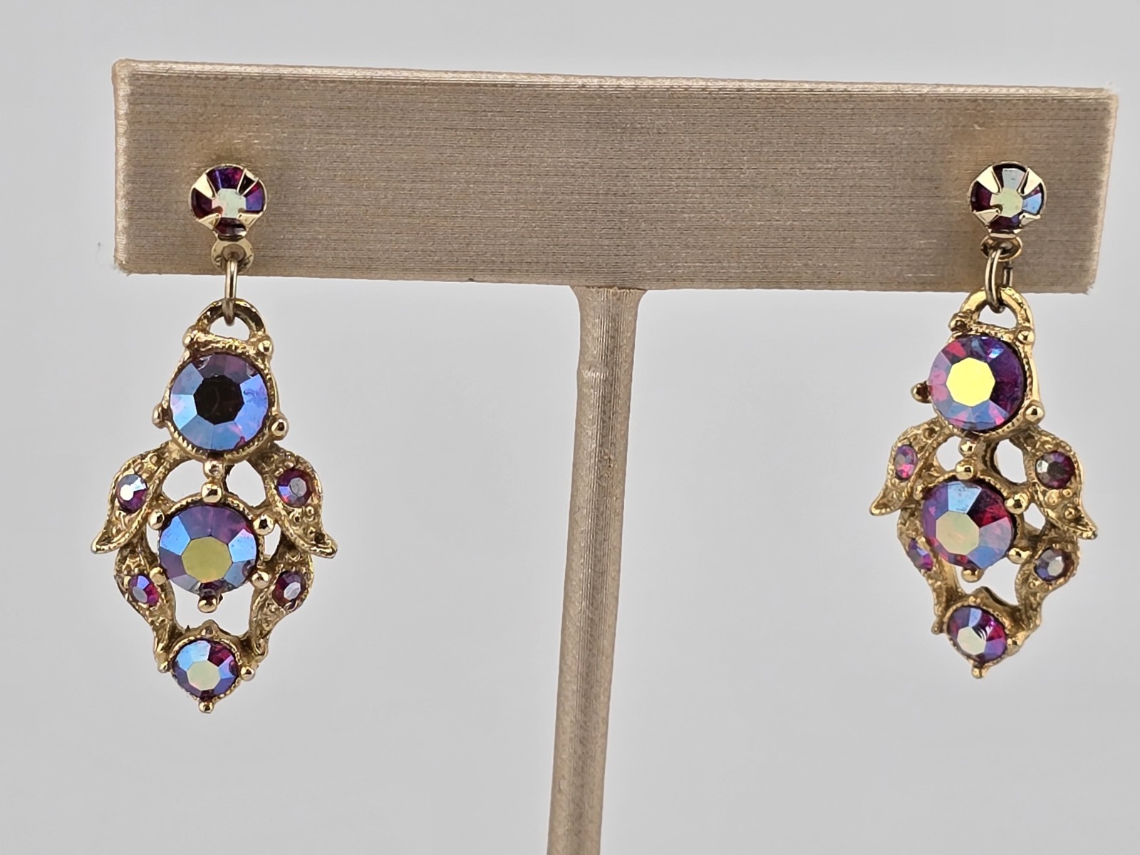 VTG IRIDESCENT PINKS PURPLES CRYSTALS VICTORIAN PIERCED DANGLY EARRINGS☆1.5″☆EC