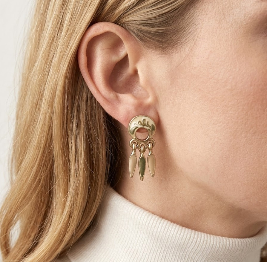 Vintage Dainty Dream Catcher Style EArrings Enamel Gold Tone Beige Green elegant