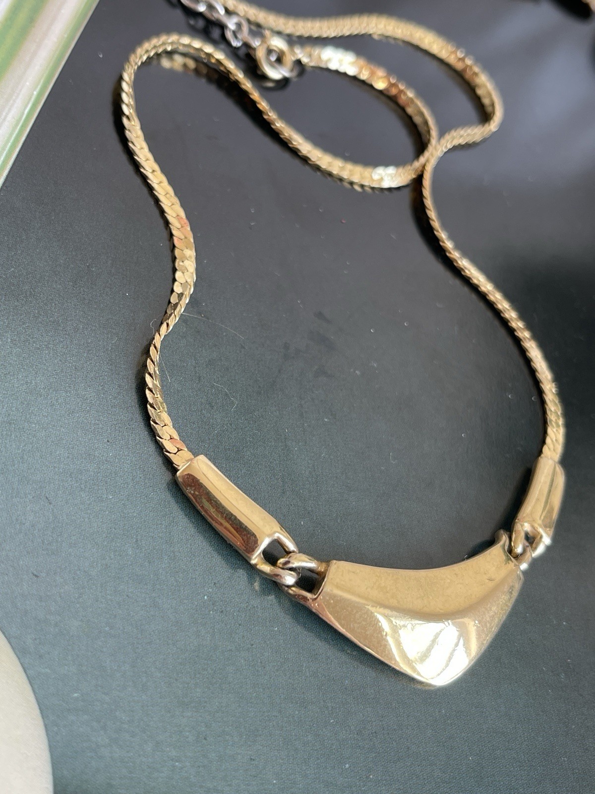 Vintage Trifari gold tone modernist herringbone necklace statement signed