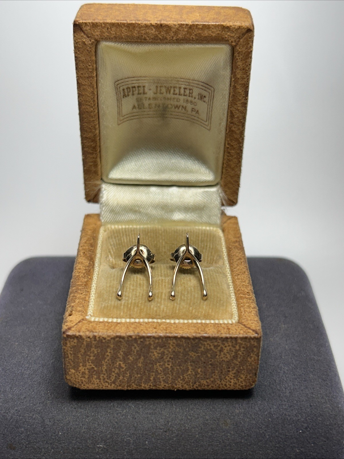 Vintage BDA Budlong Docherty Armstrong 10k Yellow Gold Wishbone Stud Earrings