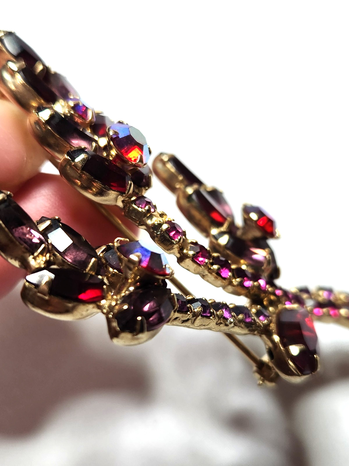 VINTAGE RED, FUCHSIA PINK & AB STONES FLORAL SPRAY BROOCH 3 1/2″L