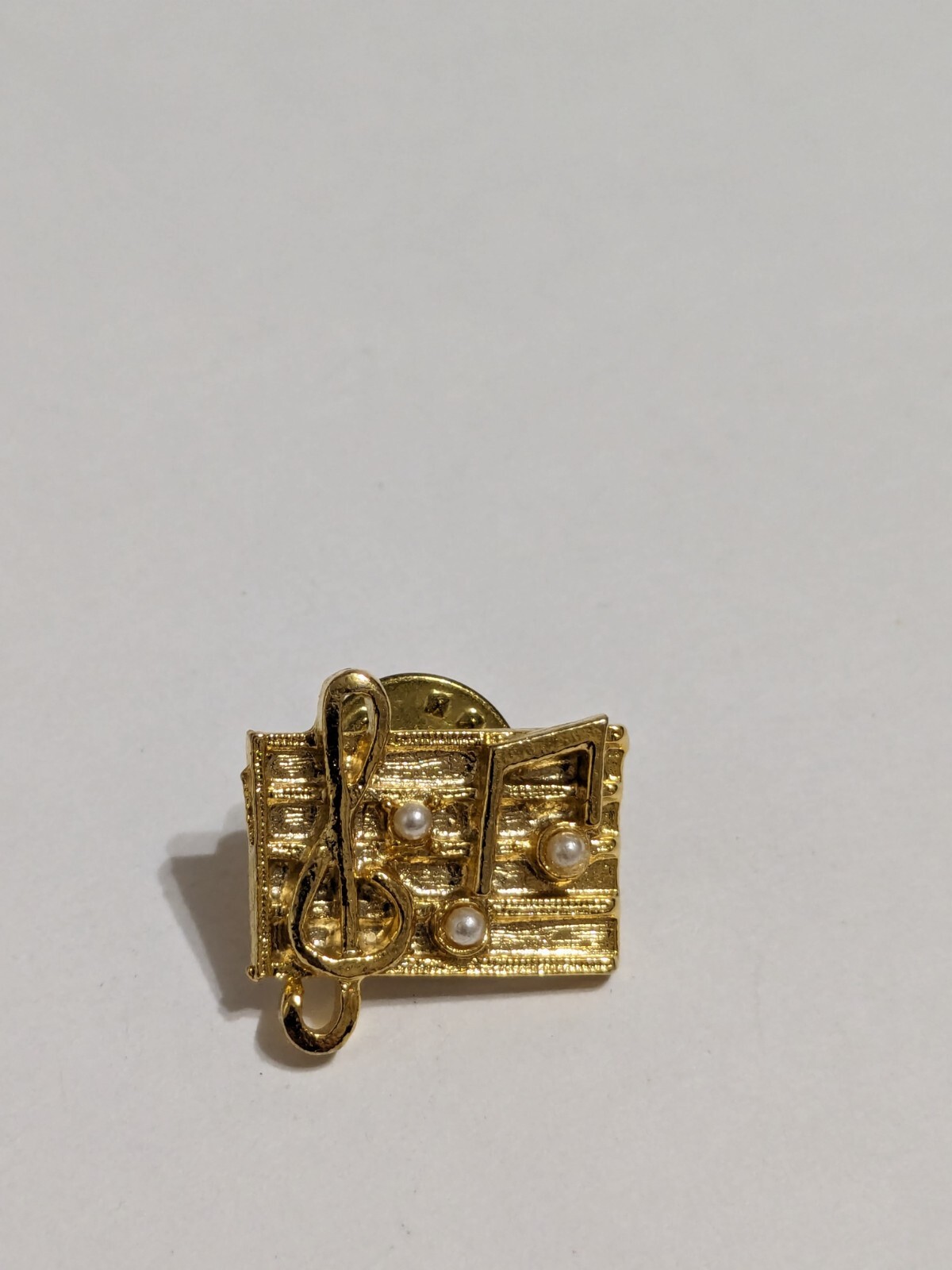 Gold Tone Musical Notes Brooch/Pin With Faux Pearls. 3/4″.