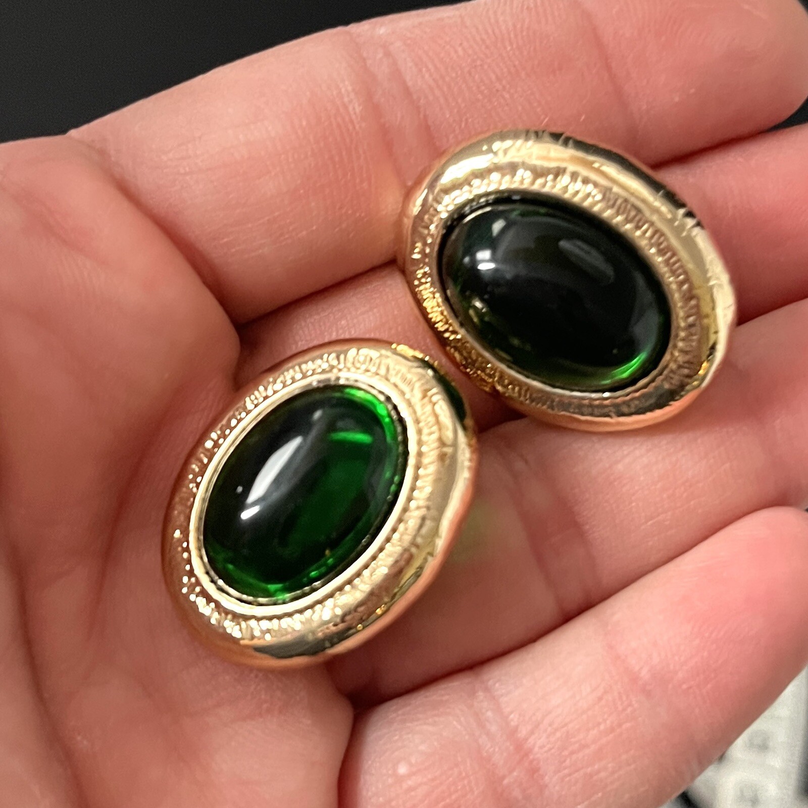 Gripoix Glass Cabochon Clip On Earrings Green Oval Mogul Gold Tone Vtg