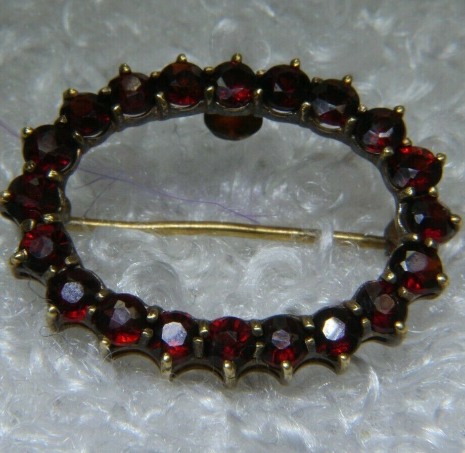 14k Yellow Gold 1 1/4″ x 7/8″ Garnet 3.5 mm x 20 Vintage BROOCH pin BROACH