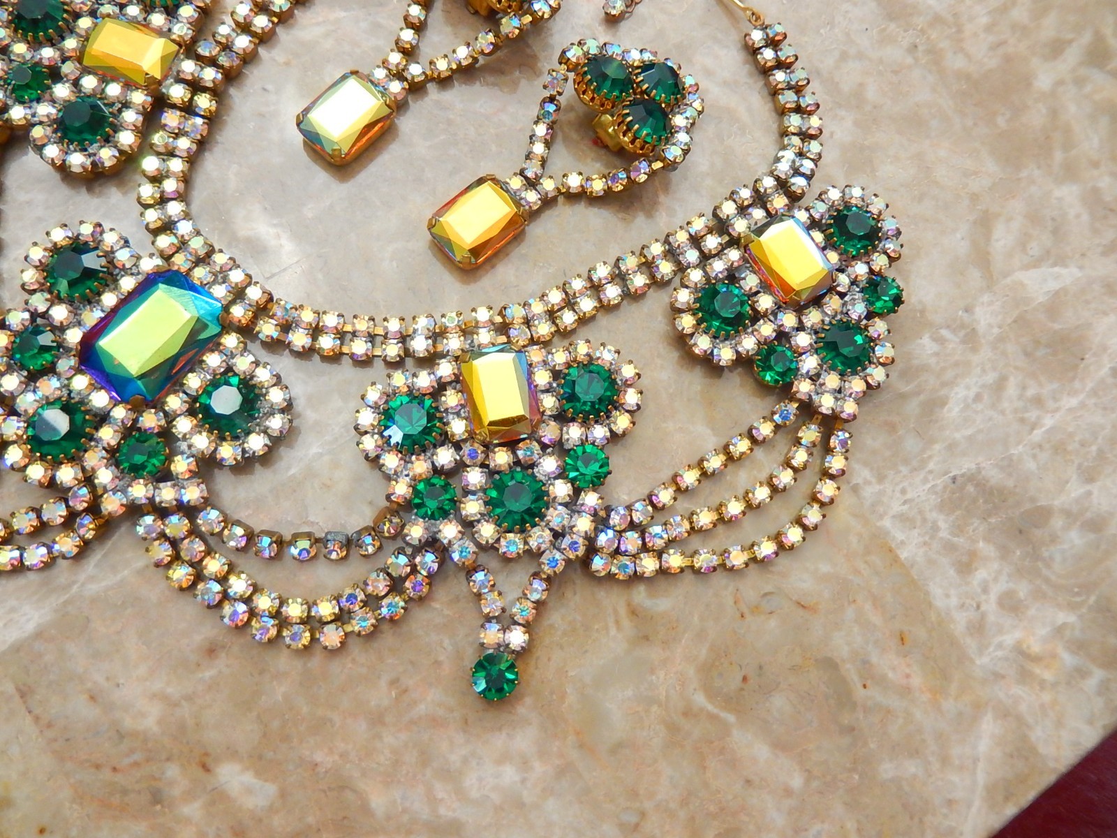 VINTAGE CZECH MAGNIFICENT RHINESTONE GREEN GOLD AB FESTOON NECKLACE EARRINGS SET