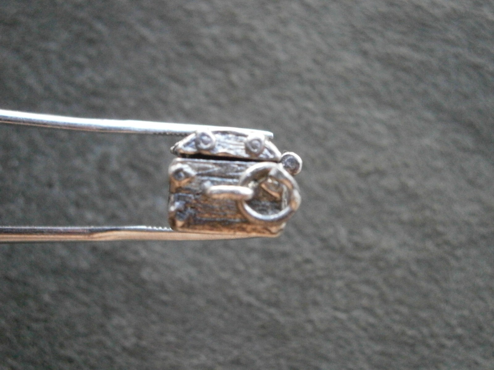 Opening Treasure Chest Vintage Sterling Silver Bracelet Charm Pendant 5.0g