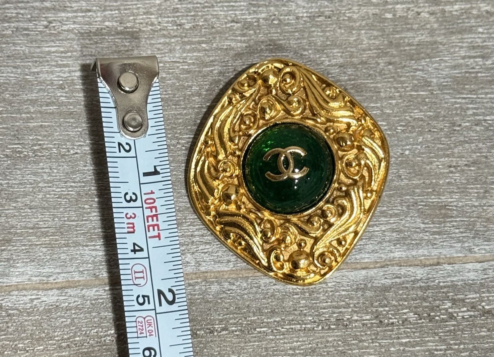 Vintage CHANEL Green Gripoix Glass Cabochon CC Brooch Gold Tone Baroque 1980s