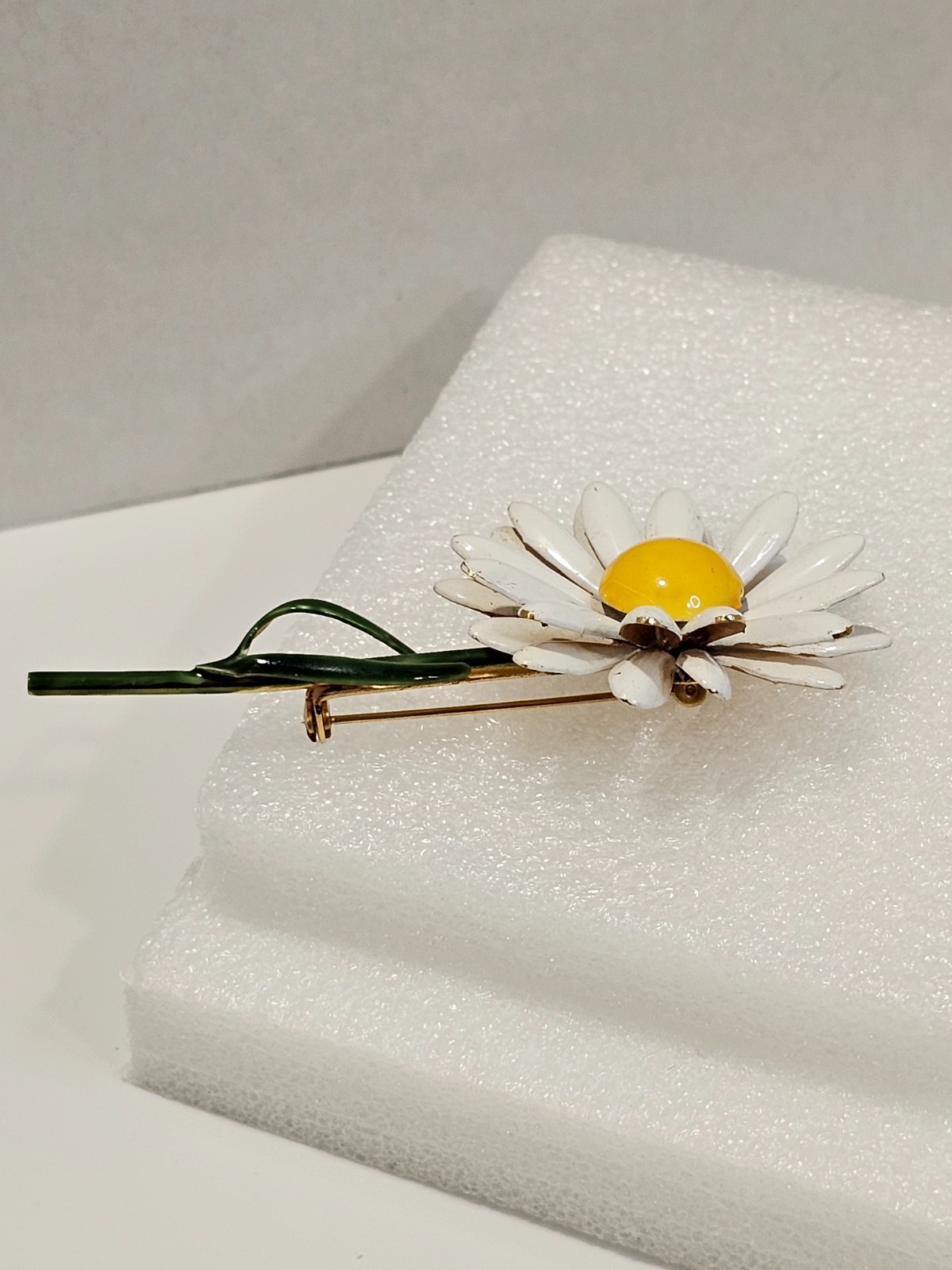vintage original by Robert enamel daisy flower brooch
