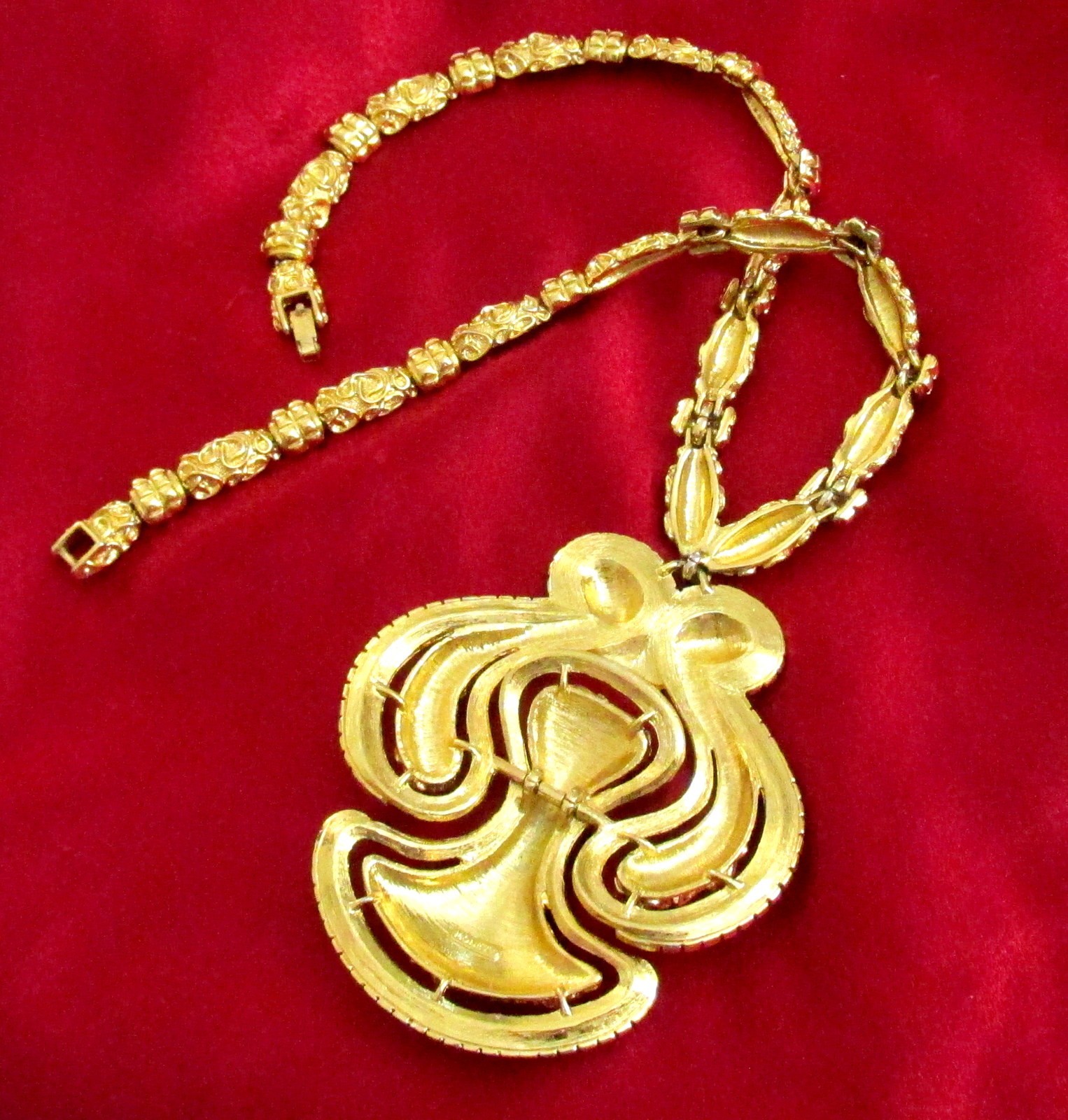 VTG RUNWAY BOLD MONET BRUTALIST ETRUSCAN MASSIVE PENDANT NECKLACE DOOR KNOCKER