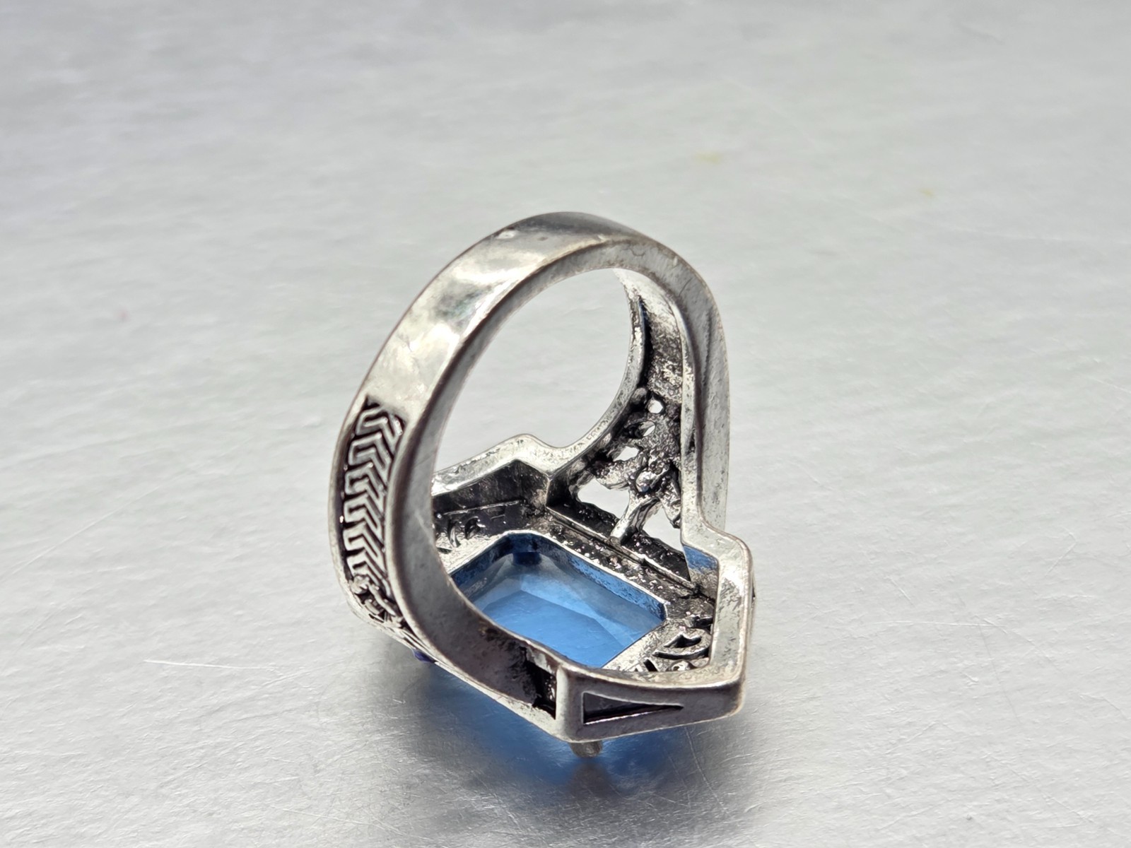 Vintage Couture Blue Crystal Silver tone Cocktail Ring size 8