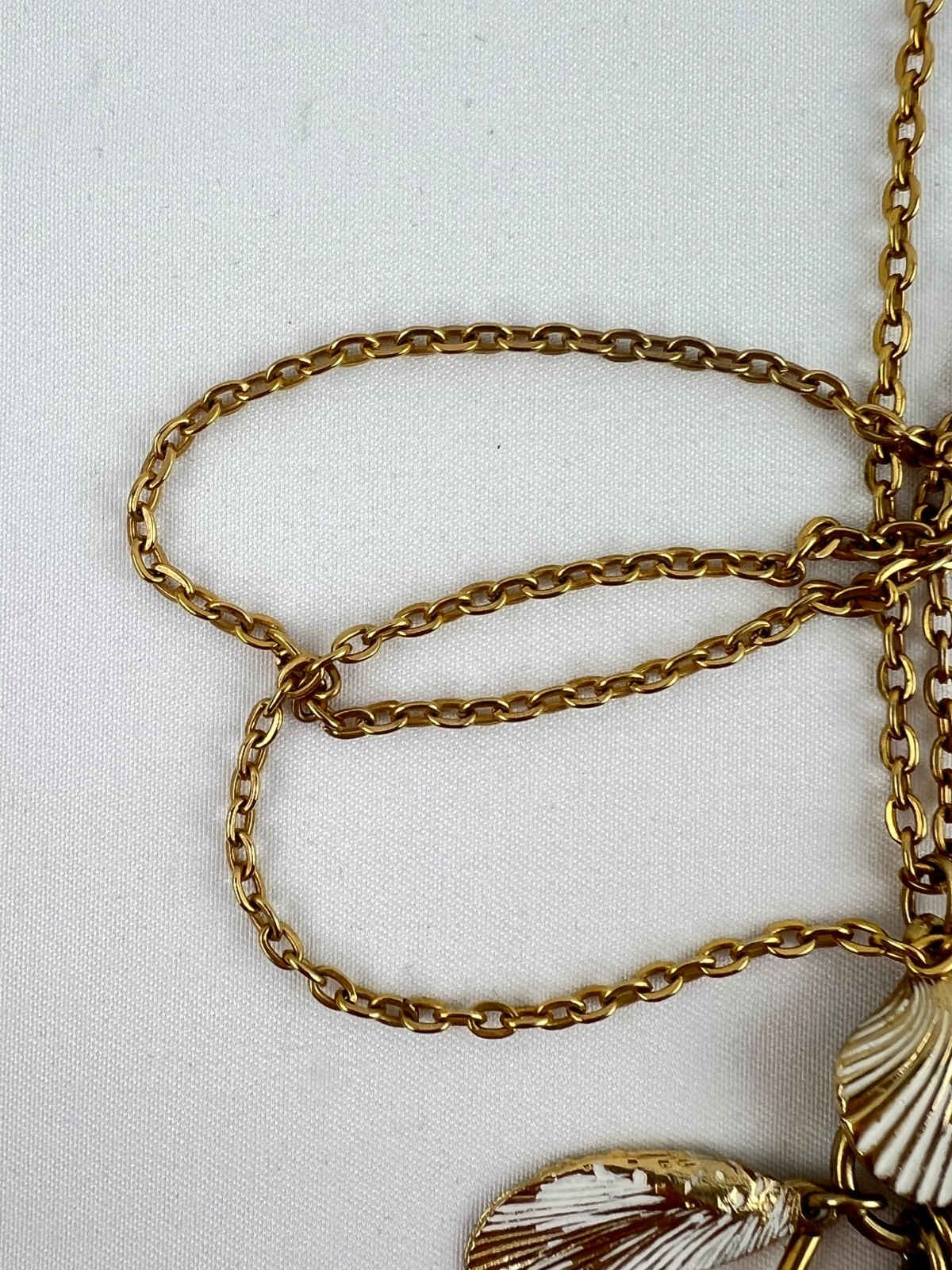 Vintage Gold tone with Enamel Sea Shells Pendants Charms Necklace Beach Ocean