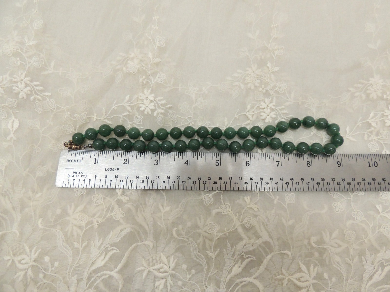 Vtg Dark Green Jade Stone Beaded Knotted Strand Necklace 18″