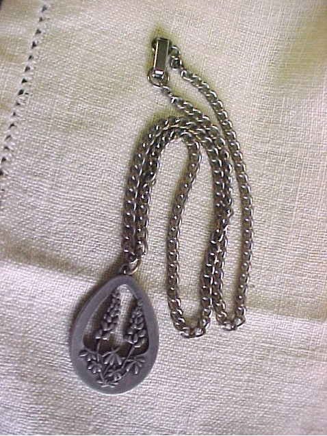 Vtg Pewter Marijuana Cannabis Flower Leaf Pendant On Silver Tone Chain Necklace