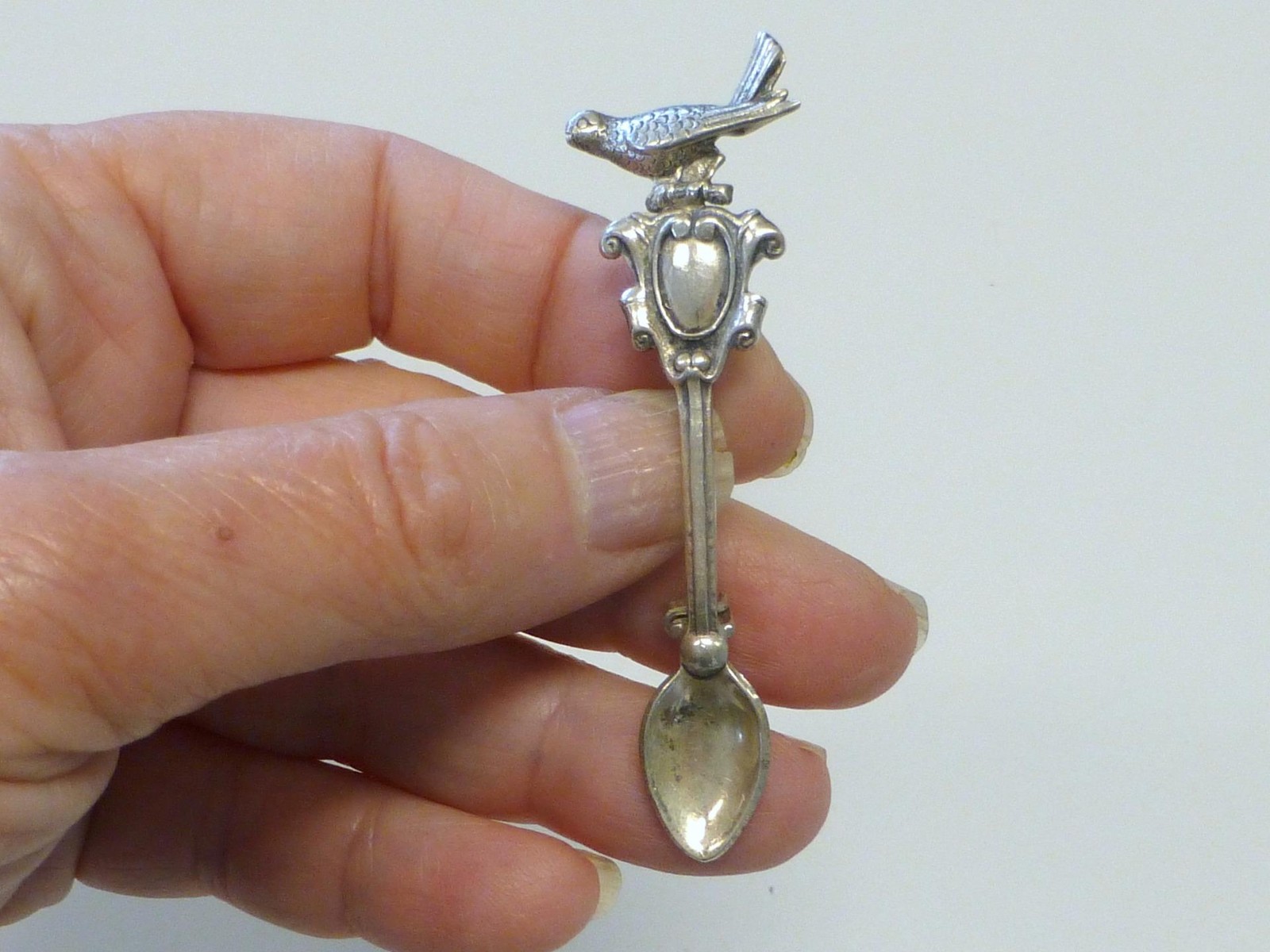 Vintage Art Deco Bird Top Crest Spoon Sterling Silver Pin Brooch 2 5/8″