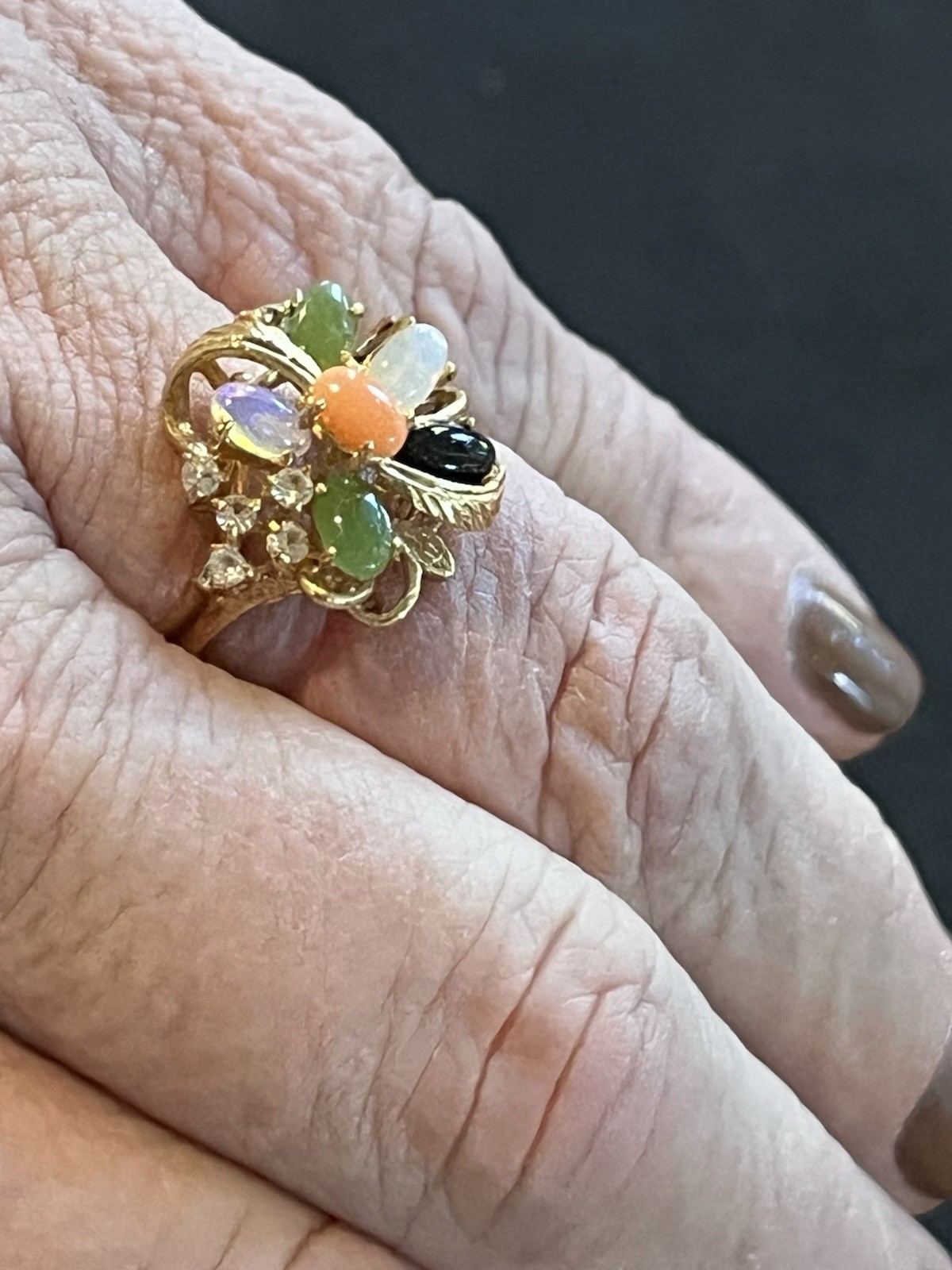 VTG gold-plated multi-gem ring w/green &white jade, coral,tiger’s eye,opal,onyx