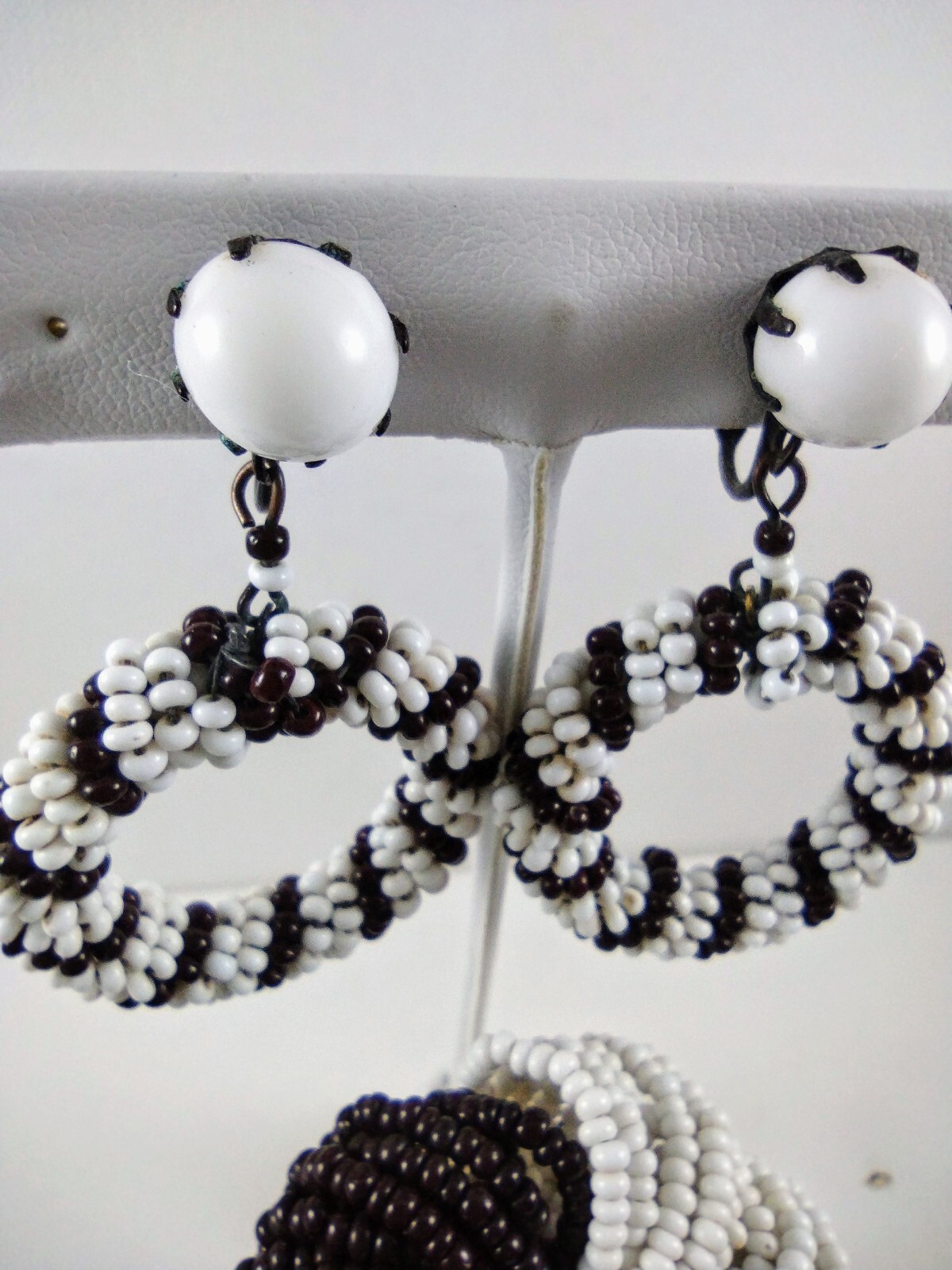 VTG 40s 50s Brown White Seed Bead Dangle Hoop Clip Earrings Brooch Set