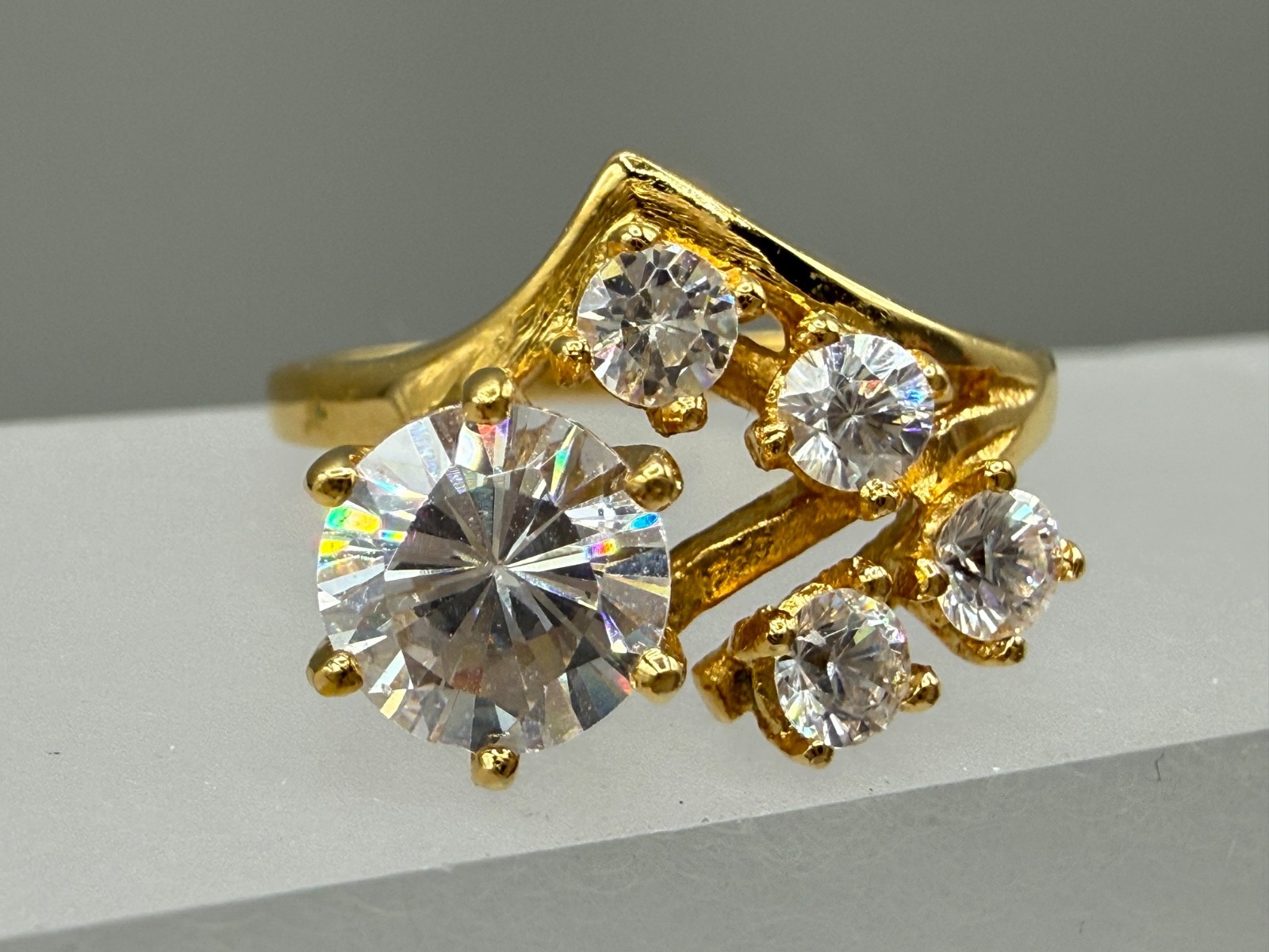 ESTATE VINTAGE 18K GOLD PLATED ROUND CUT CZ OR DIAMANTE CLUSTER RING SZ 7