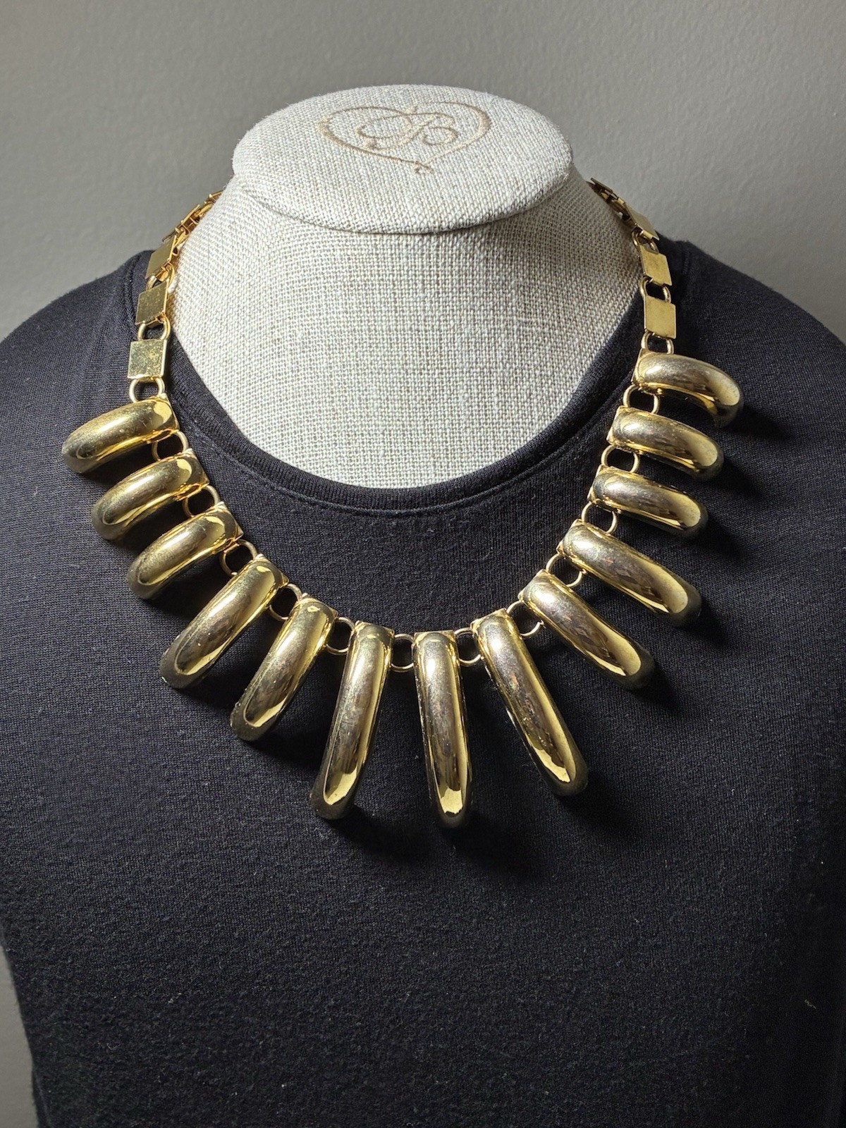 Vintage Gold Tone Cleopatra Fringe Bib Collar Necklace Mod Chunky Statement Hook