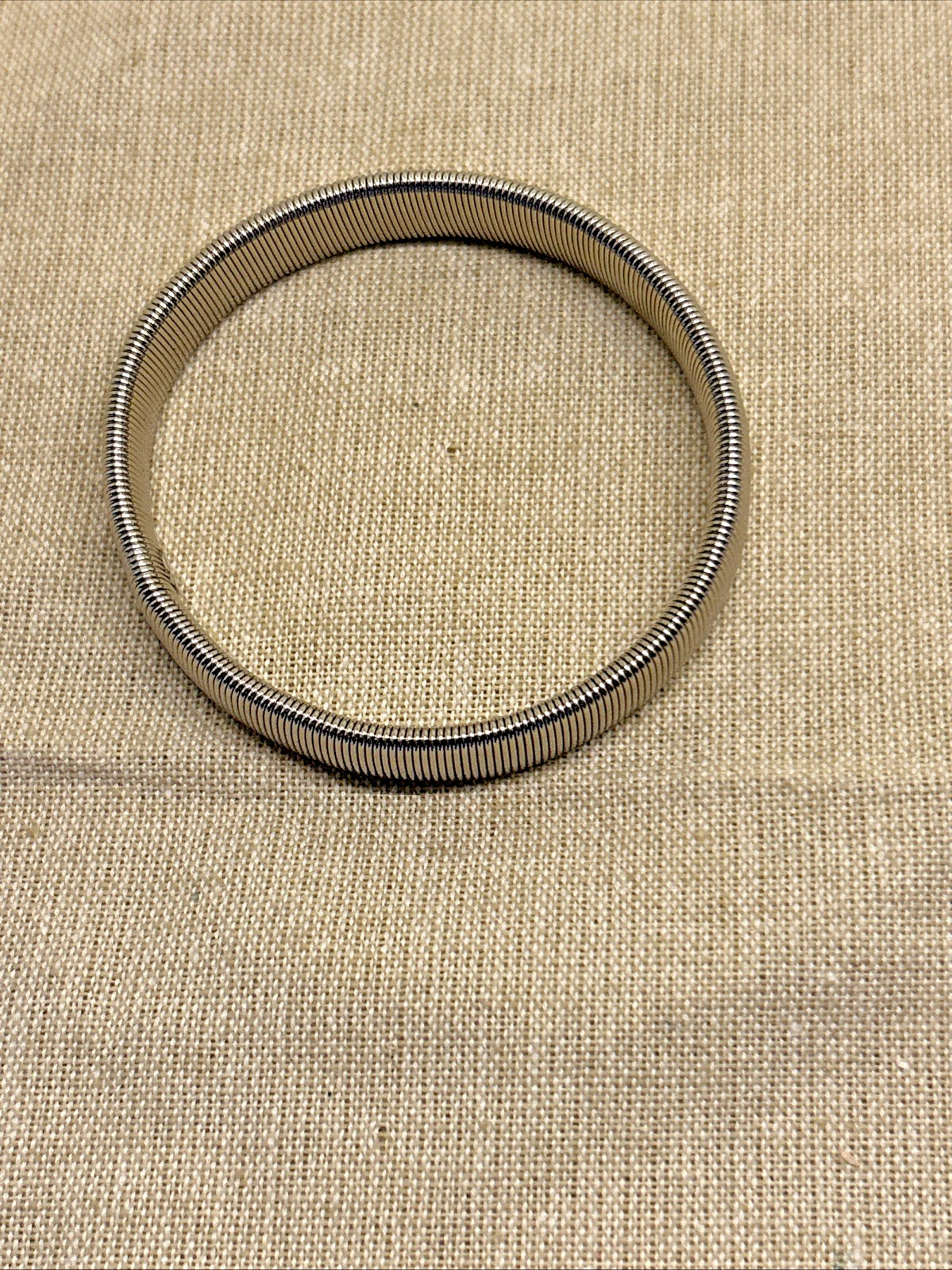 Vintage Silver Tone Metal Slinky Expansion Bracelet Stretch Spring Coil 7 3/4 In